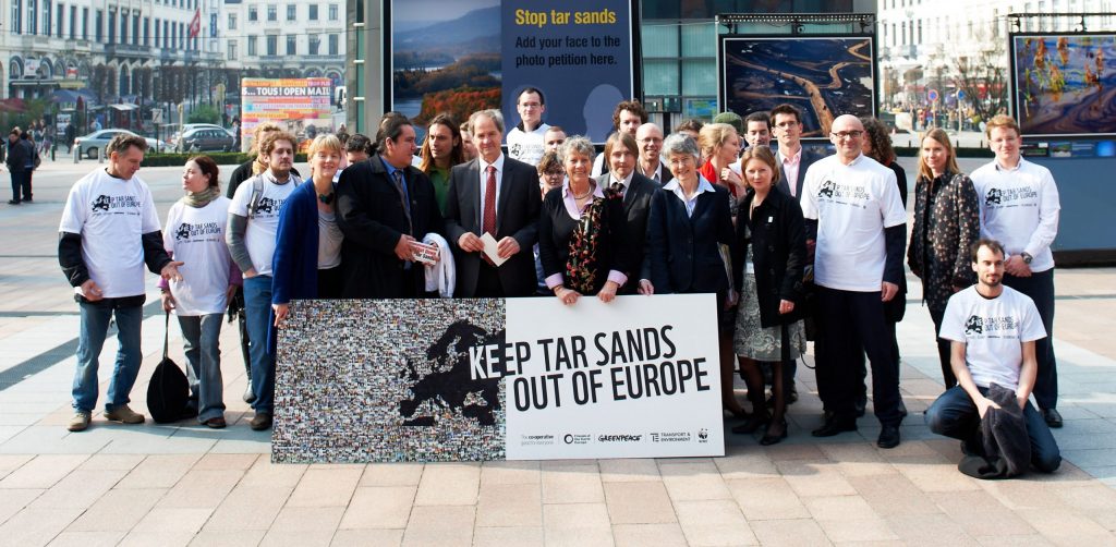Stop tarnishing the earth: tar sands petition at European Parliament