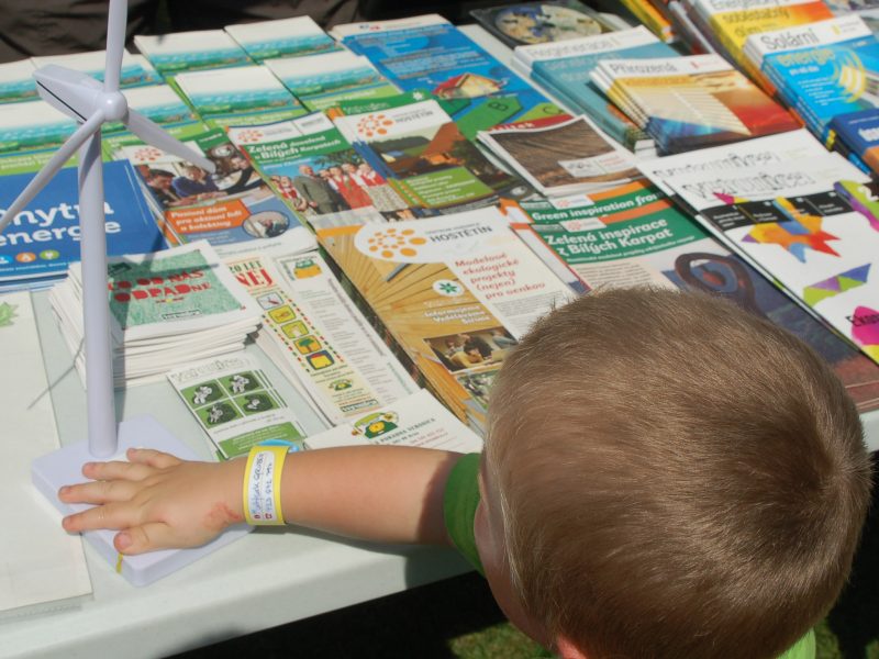 Czech_child_wind_turbine_June2011