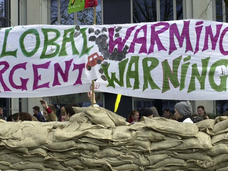 dyke_action4_Nov2000