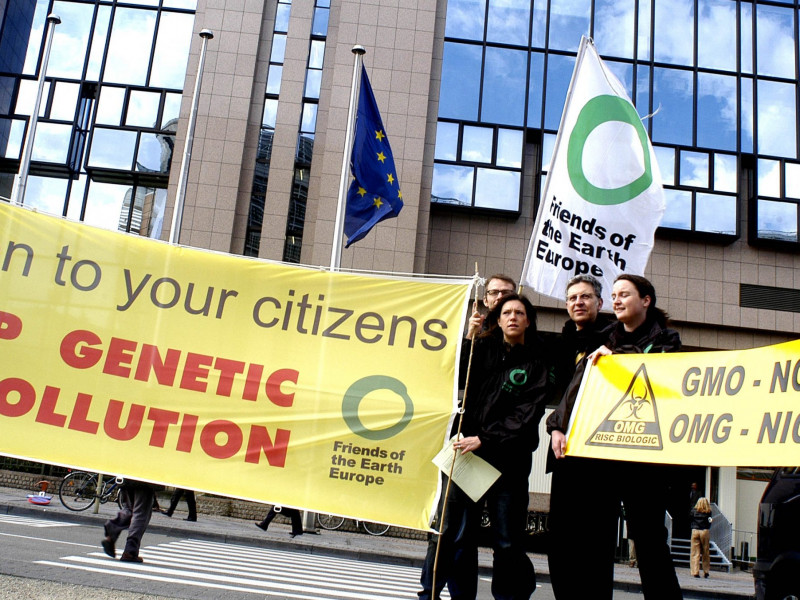 GMO_action_2006