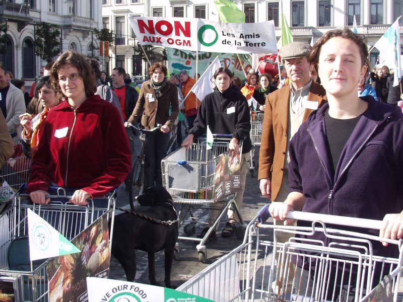 GMO_Brussels_Trolley_action2_100902