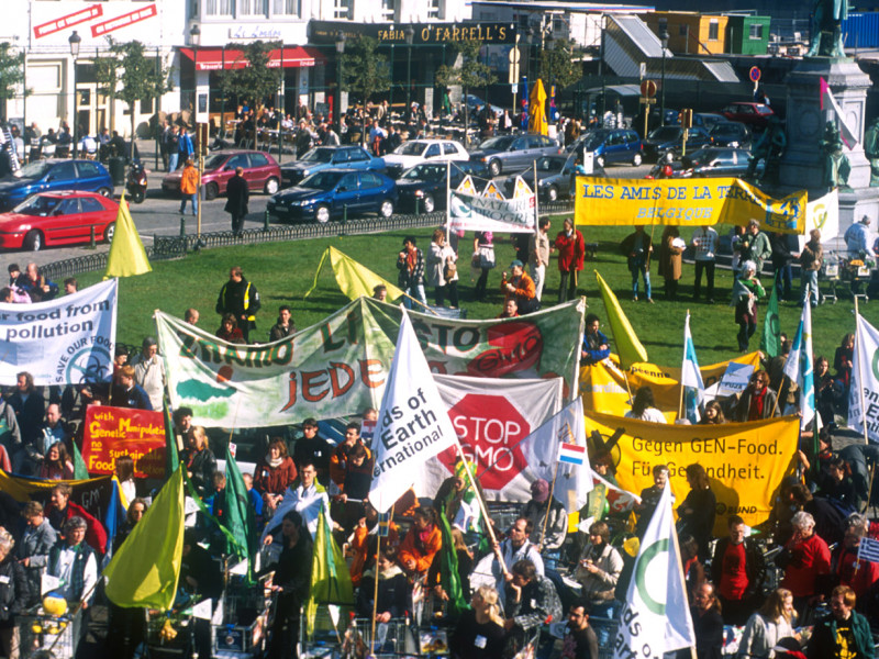 GMO_trolley_parade2_100902