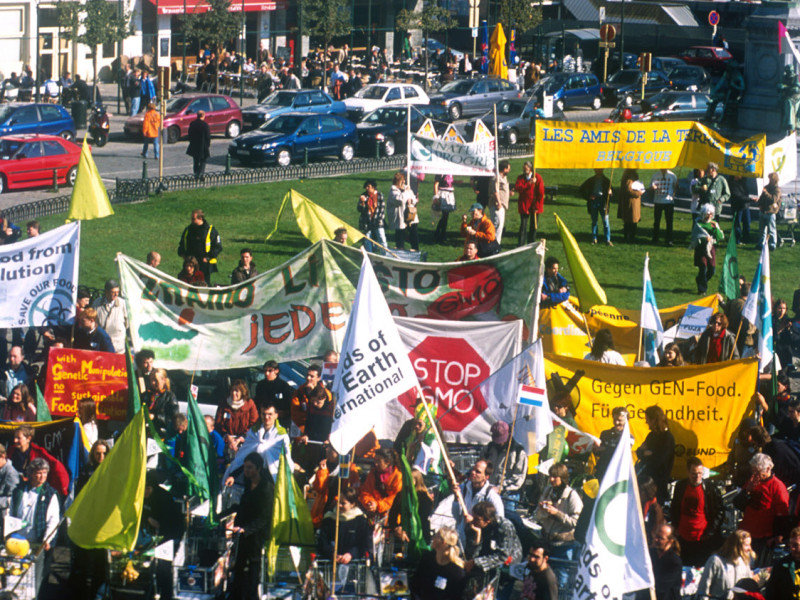 GMO_trolley_parade2_100902
