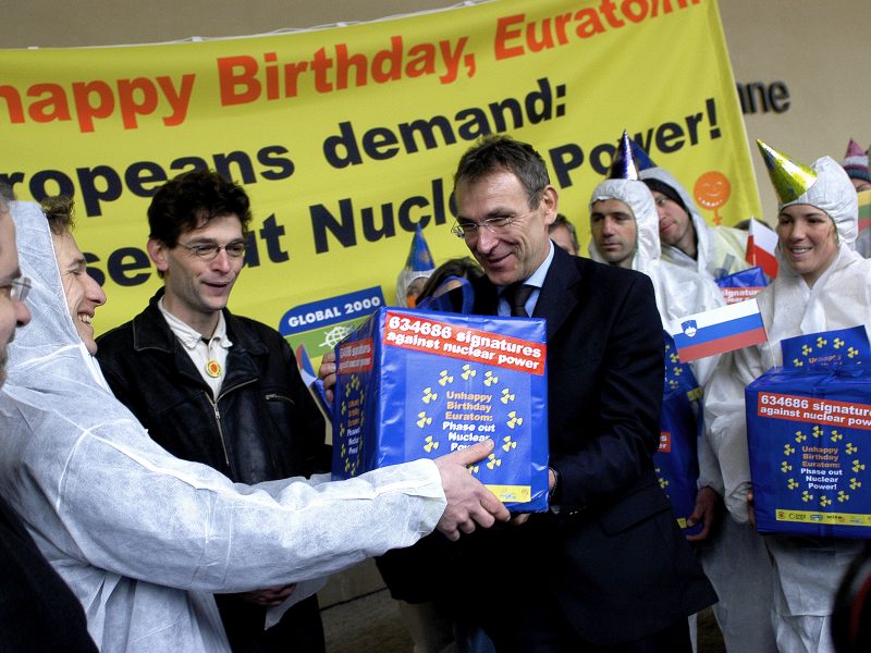 Nuclear_petition_handover_to_Piebalgs_highres