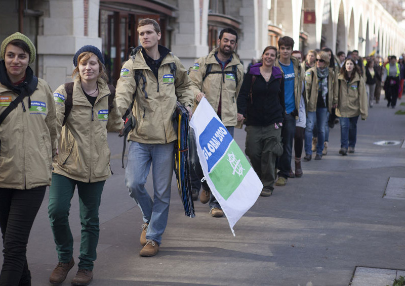 austria_human_chain_090313