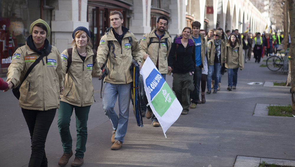 Standing against nuclear power, with a human chain in Paris
