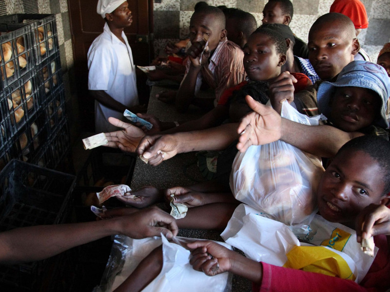 buying_bread_mozambique_c_ilri