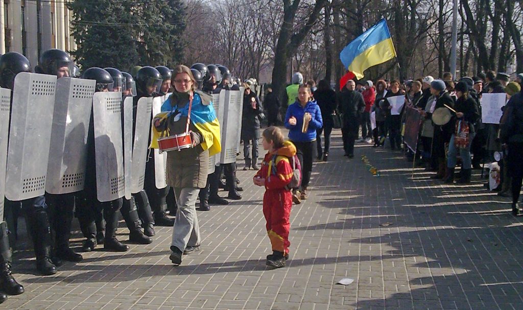 Ukraine: violence must end
