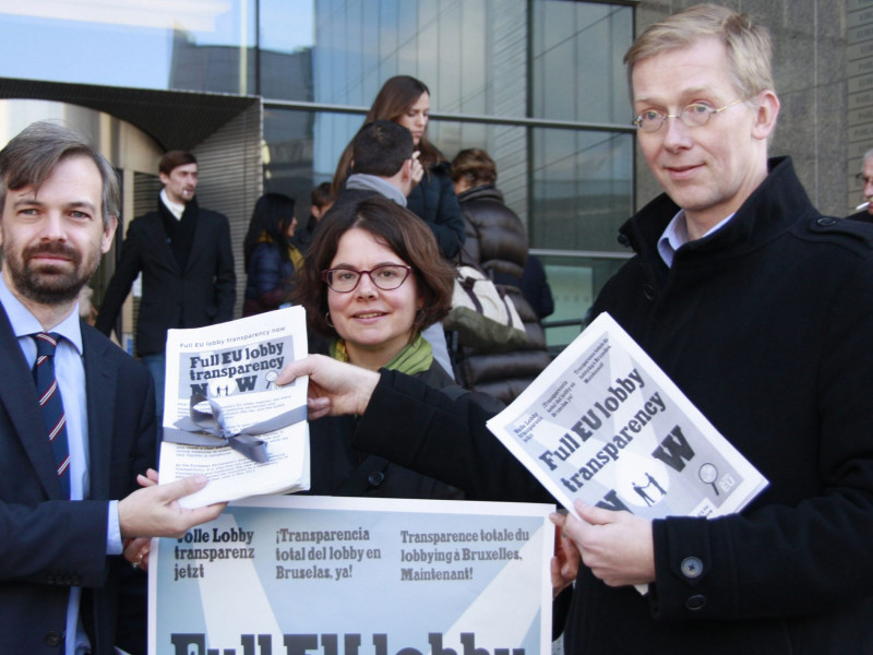 transparency_petition_handover_c_foee