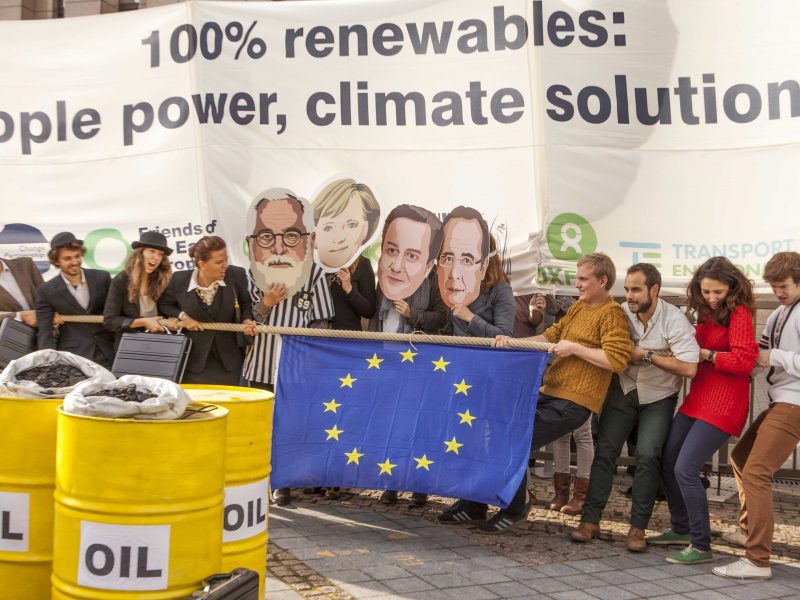Tug-of-war between fossil fuels and renewables in Brussels (Credit: Lode Saidane)
