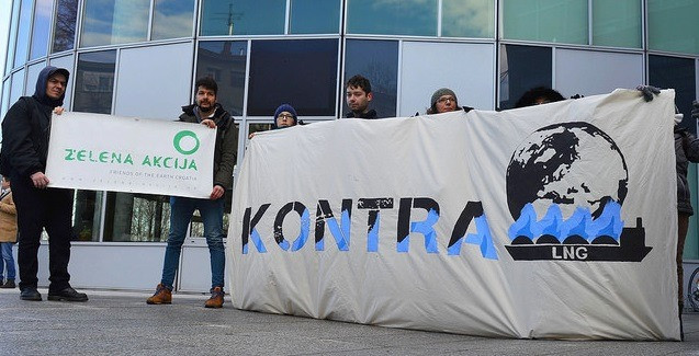 Zelena akcija protesting against the LNG project