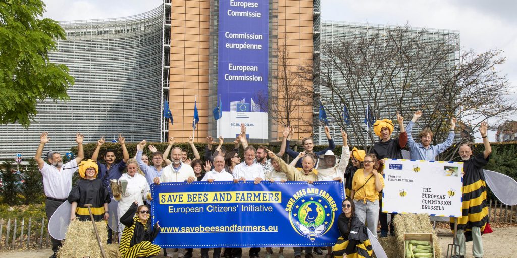 Save bees and farmers (c) Lode Saidane/Friends of the Earth Europe