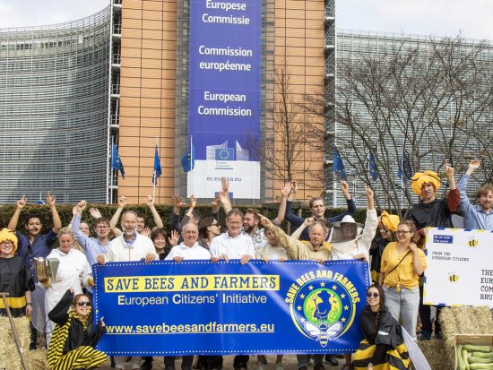 Save bees and farmers (c) Lode Saidane/Friends of the Earth Europe