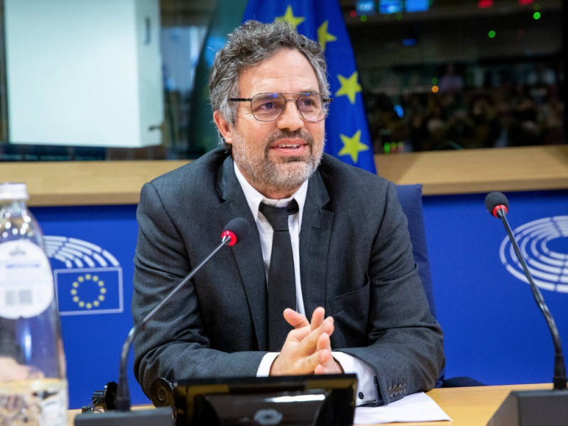 Hollywood star Mark Ruffalo implores EU: no green deal with fracked gas